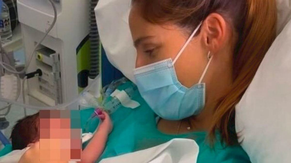 Lucía Villalón vuelve de urgencia al hospital con su bebé