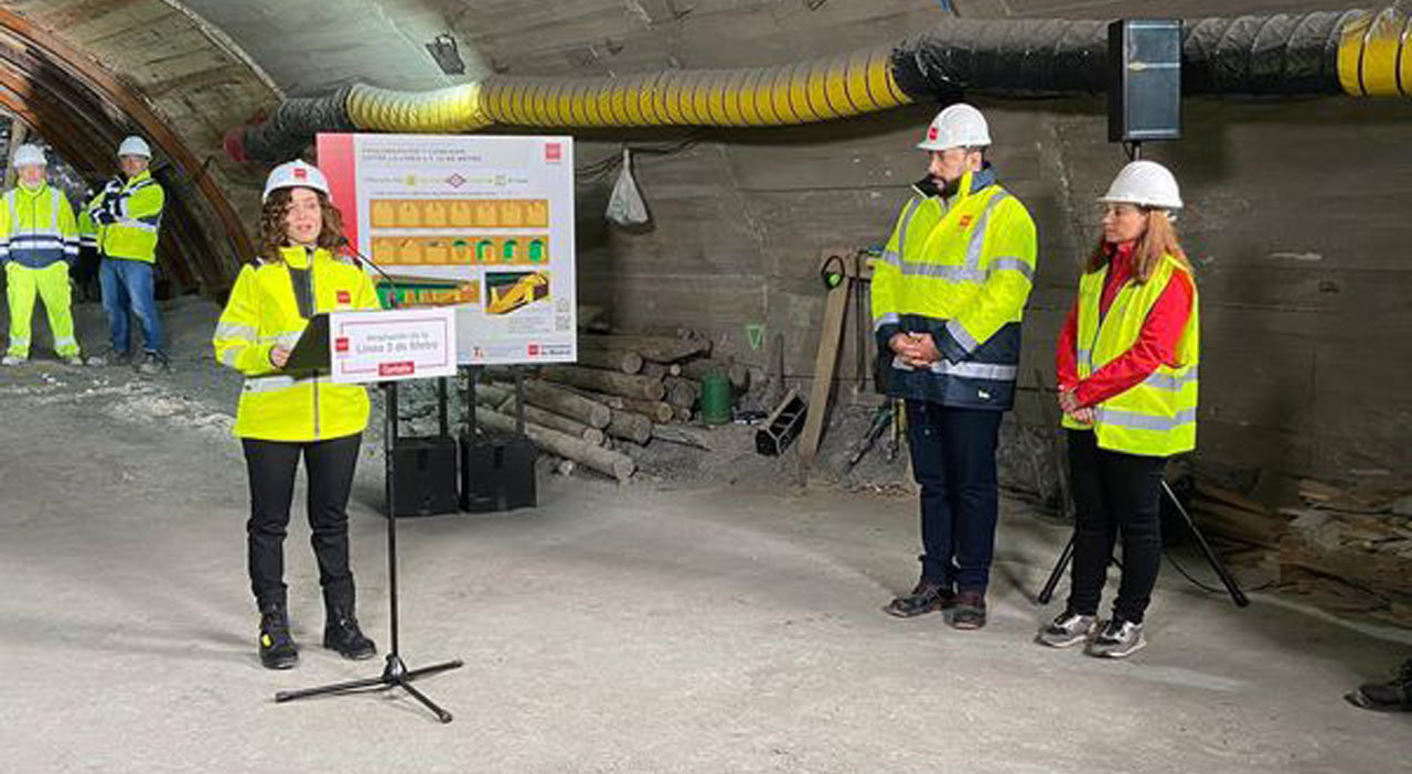 Momento de la visita de la presidenta Regional a las obras de ampliación de la línea 3 de Metro en El Casar de Getafe
