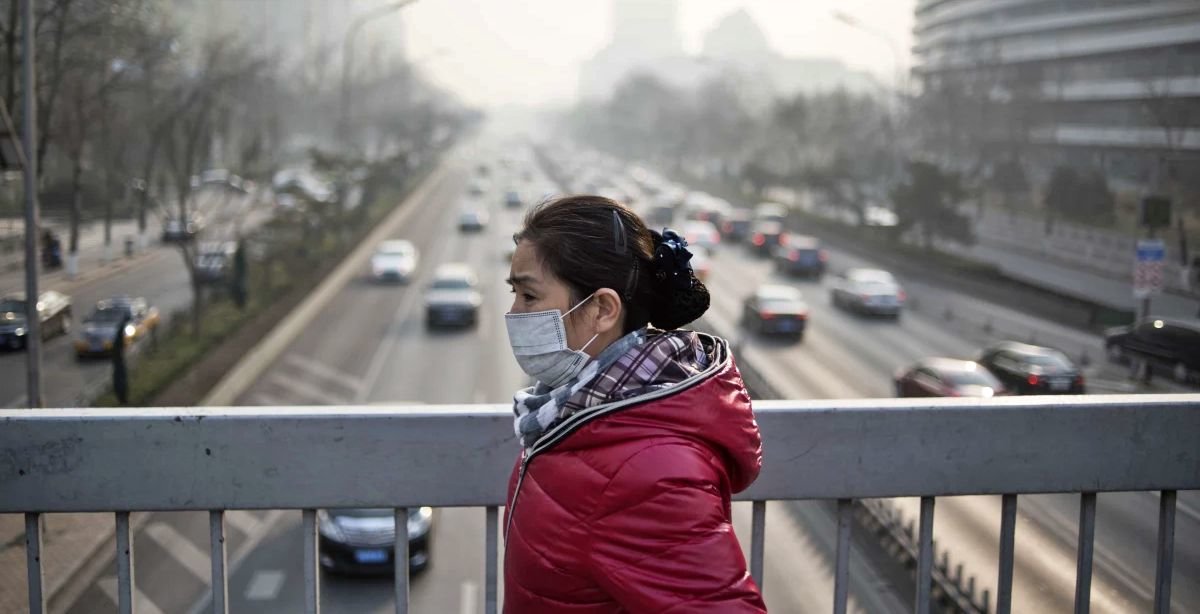 La contaminación atmosférica en las grandes ciudades agravan los problemas respiratorios | Foto: FRED DUFOUR/AFP