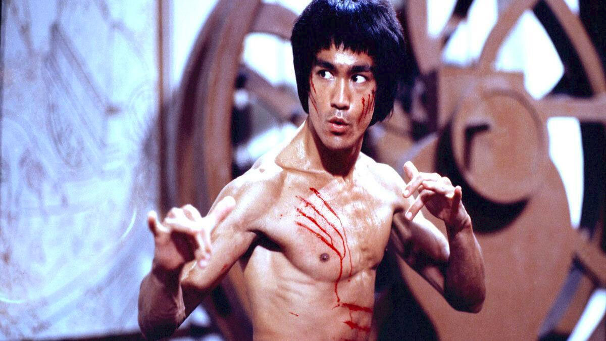 La verdadera causa de la muerte de Bruce Lee pudo deberse a un exceso de líquido.