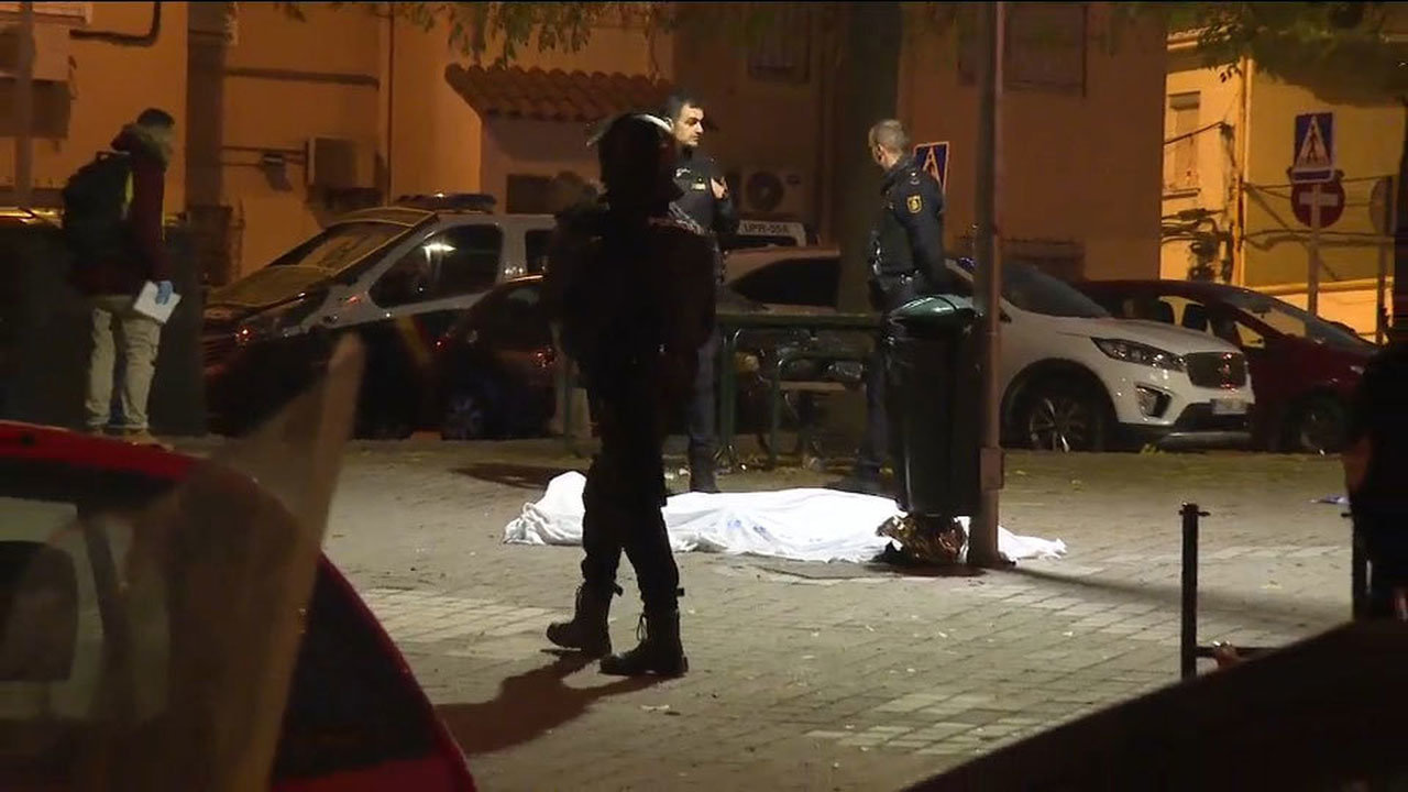 La Policía Nacional acordonando el lugar del tiroteo. Imagen: Telemadrid