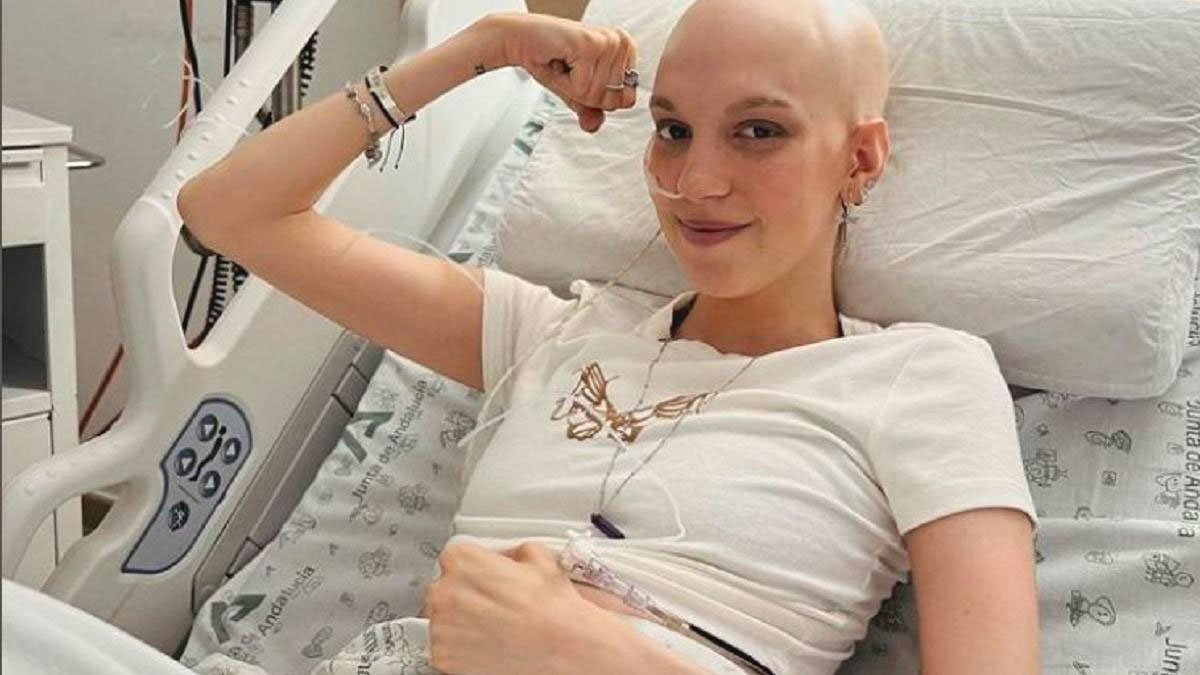 Elena Huelva sufre complicaciones con el cáncer que padece, y sus seguidores se vuelcan en mandarle ánimos y apoyo