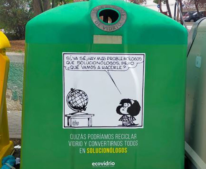 Imagen de uno de los 30 contenedores instalados en el Distrito Centro con la imagen de  Mafalda