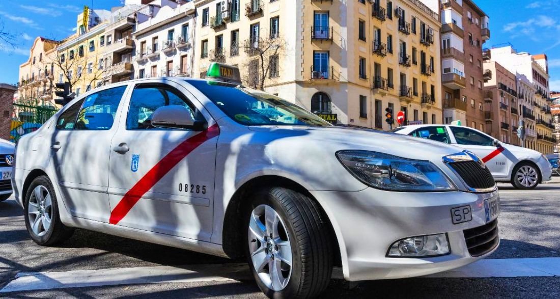 Díaz Ayuso anuncia un nuevo reglamento para el sector del taxi en Madrid