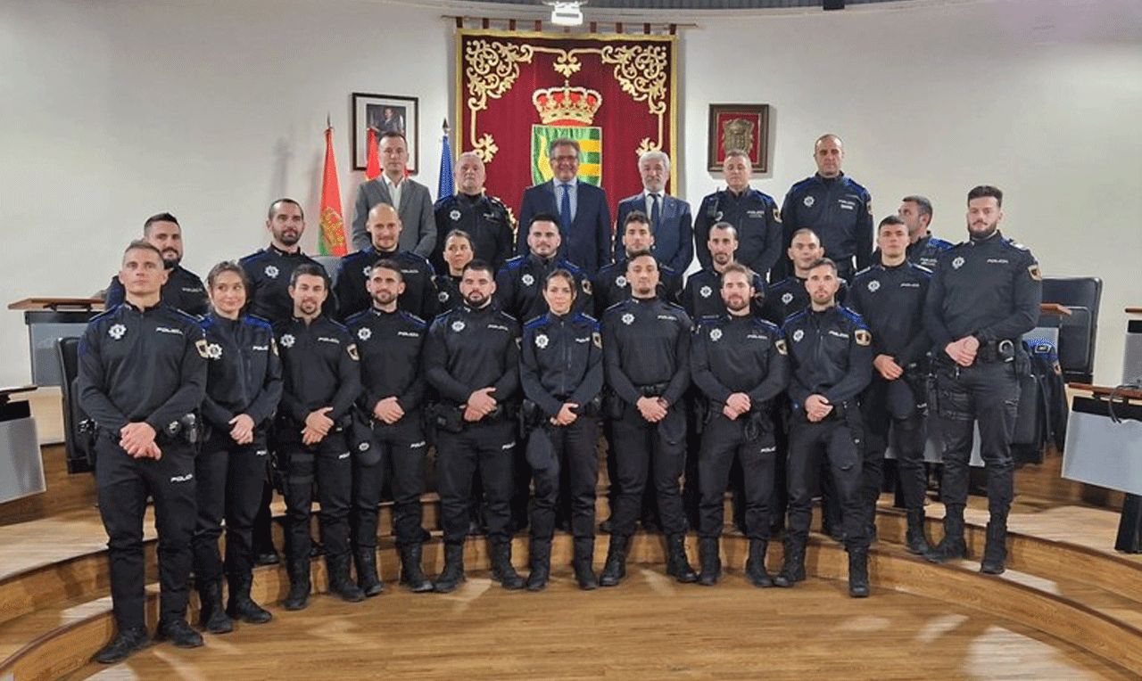 Imagen de los nuevos policías locales de Parla