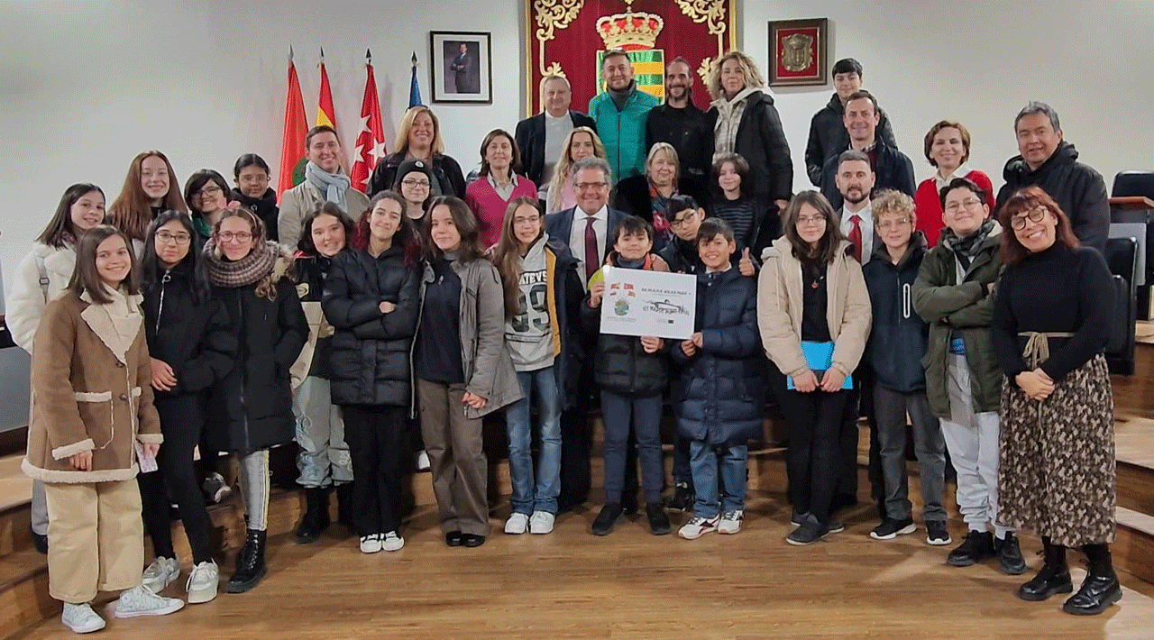 Imagen de la visita de los estudiantes y docentes de Erasmus+ al Ayuntamiento de Parla