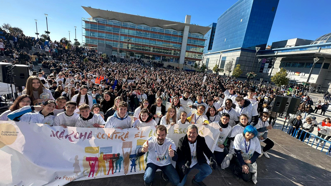 Imagen de los estudiantes en el final de la Marcha por el Acoso Escolar en Fuenlabrada