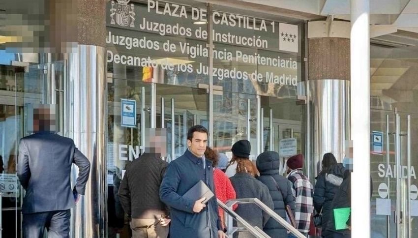 Juan Gonzalo Ospina, abogado penalista, saliendo de los Juzgados de Plaza Castilla en Madrid