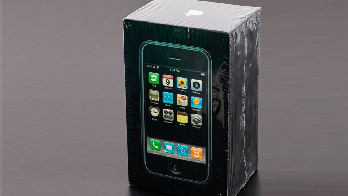 Subastan un iPhone de 2007 sin abrir a precio de oro