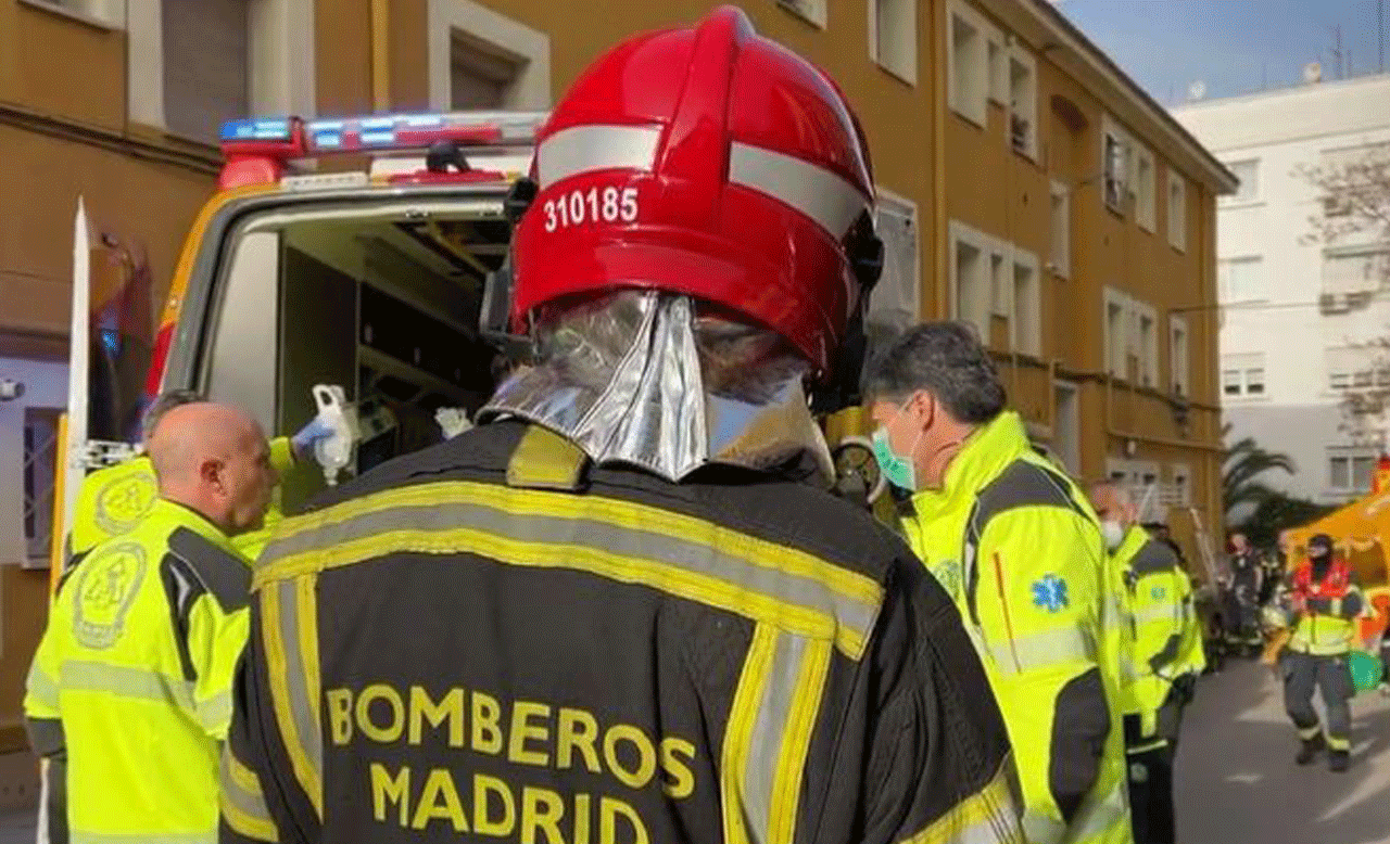 Los Bomberos de Madrid sofocaron el incendio y rescataron a la mujer fallecida