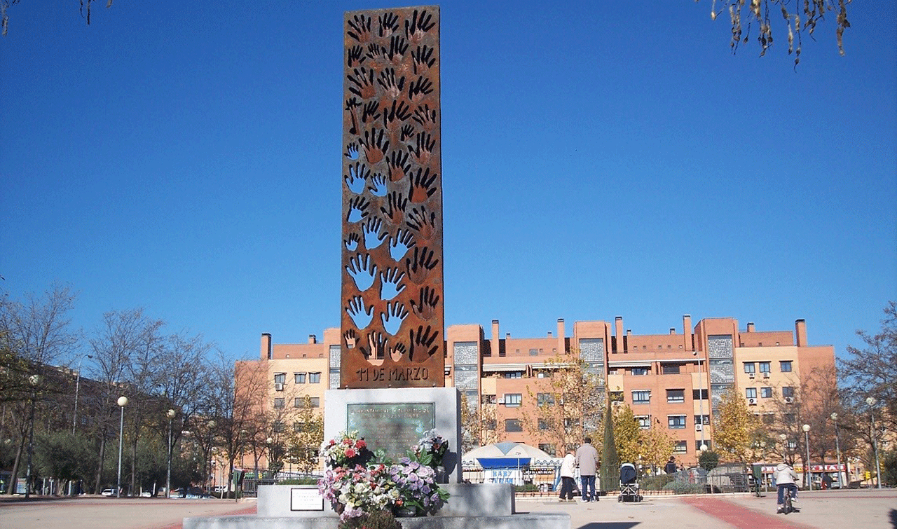 Escultura realizada por Luis Arencibia en Homenaje al 11-M en Leganés
