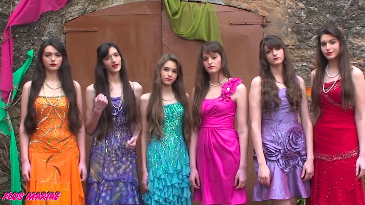 Flos Mariae son un grupo formado por 7 hermanas que cantan pop cristiano