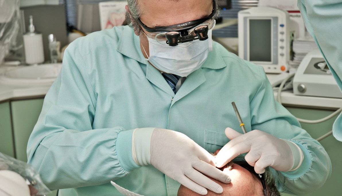 La sedación consciente en el dentista puede ser una de las soluciones más interesantes para combatir ese temido problema de la odontofobia