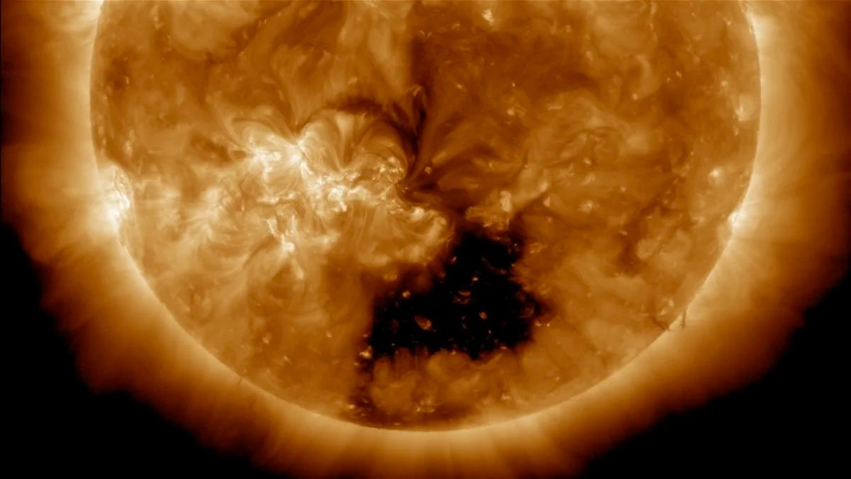 La NASA descubre un agujero en la superficie del Sol