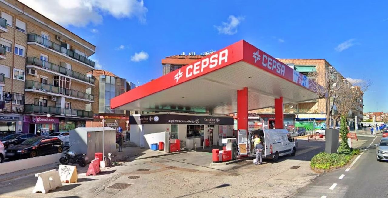 Gasolinera en el centro de Fuenlabrada que será sustituida por la Plaza del Rock