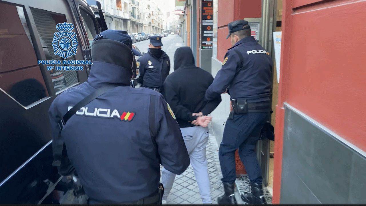 Momento de la detención de uno de los componentes de la Red de Trata desmantelada en Ourense