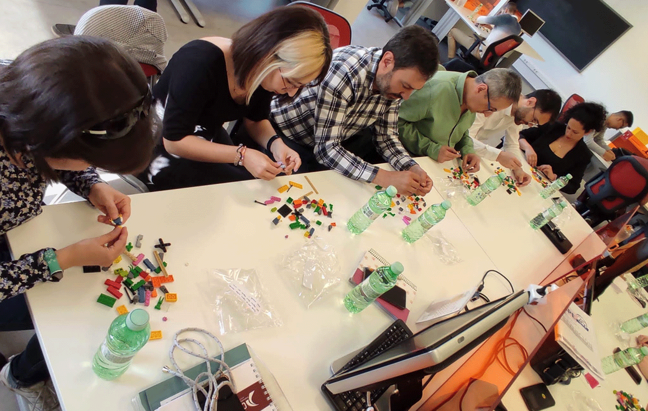 Sesión de Networking con piezas de LEGO en el CIFE de Fuenlabrada