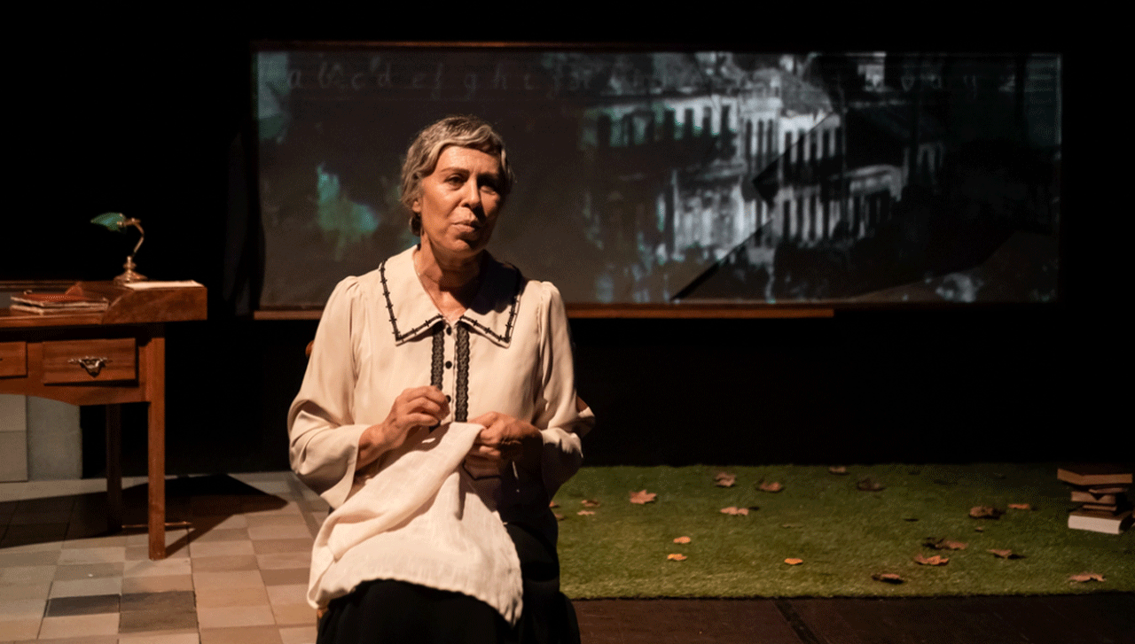 Escena de 'Lorca, Vicenta' con Miriam Díaz Aroca