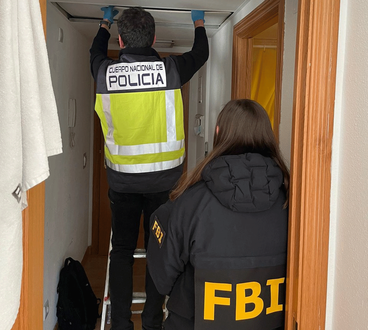 Labores de investigación de Policía Nacional y FBI en la detención del ciberdelincuente