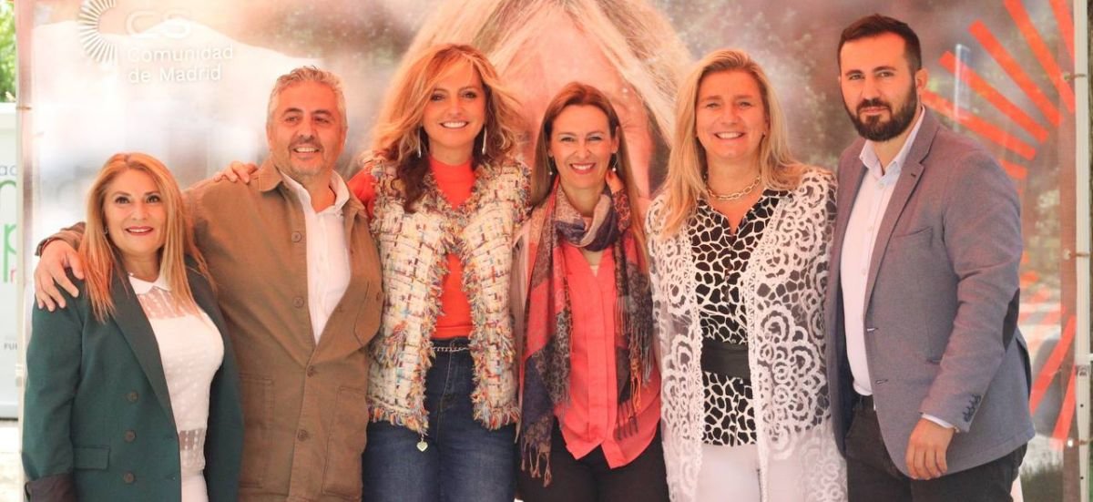 Patricia de Frutos acompañada de Aruca Gómez y otros candidatos de la zona sur de Madrid