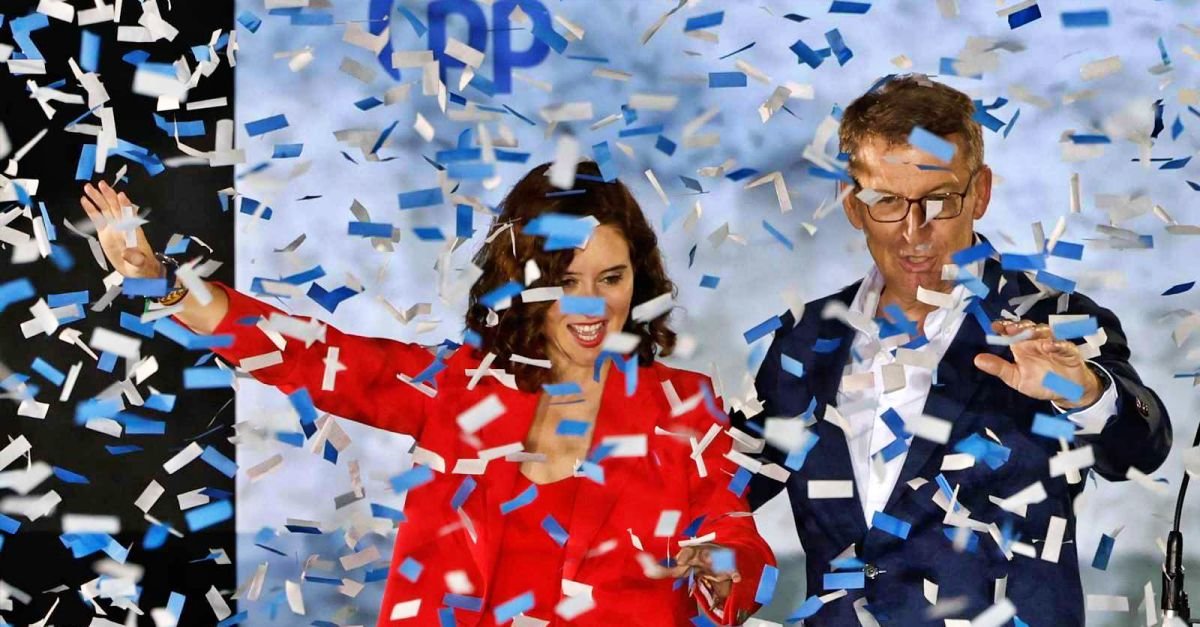 Ayuso celebra el triunfo electoral junto a Feijoo en la sede del PP en Madrid | rtve