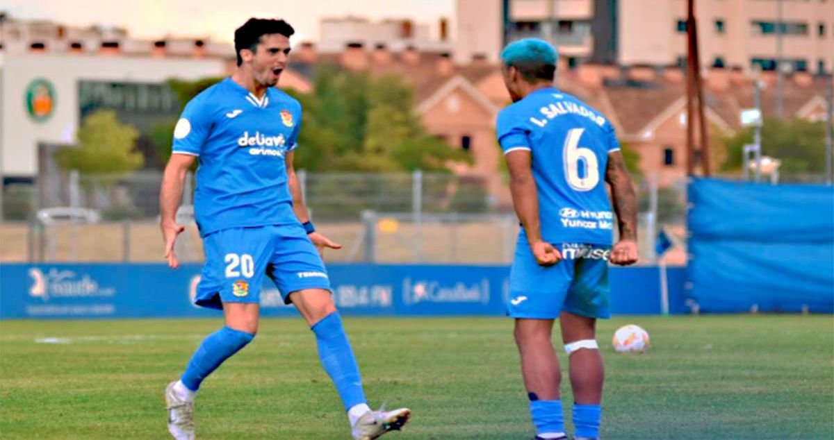 Los jugadores del Fuenlabrada celebran un gol frente al Talavera en la temporada 22/23