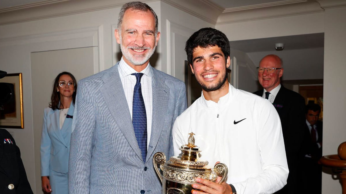El Rey Felipe VI acudió a la final de tenis masculino de Wimbledon, donde se alzó con la copa Carlos Alcaraz