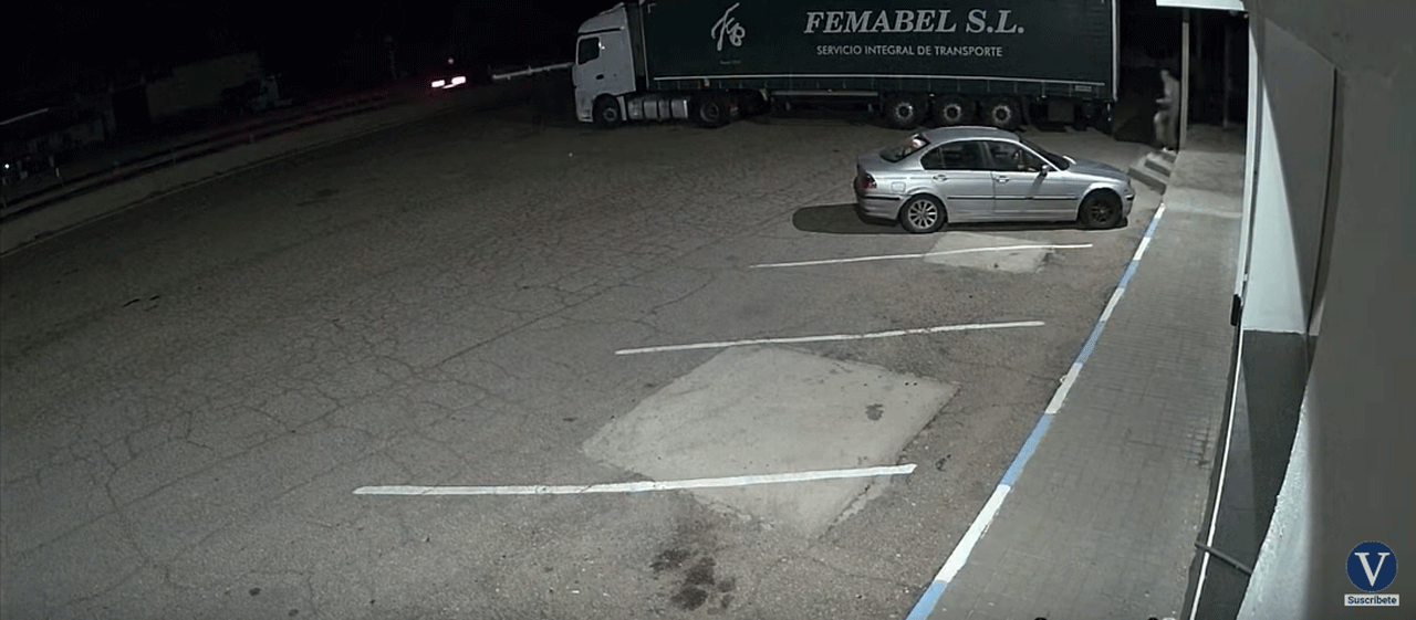 Imagen de una cámara donde se puede ver el momento del robo en uno de los camiones en un área de servicio de la provincia de Toledo