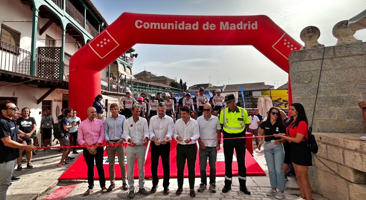 Inicio de la Vuelta Ciclista Sub-23 de la Comunidad de Madrid en Chinchón