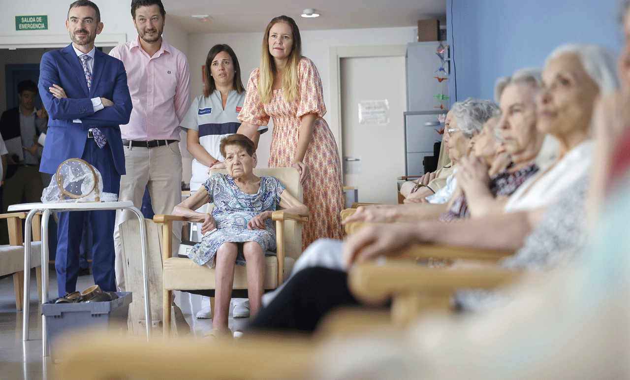 La consejera Dávila en su visita al Centro  Alzheimer Fundación Reina Sofía,