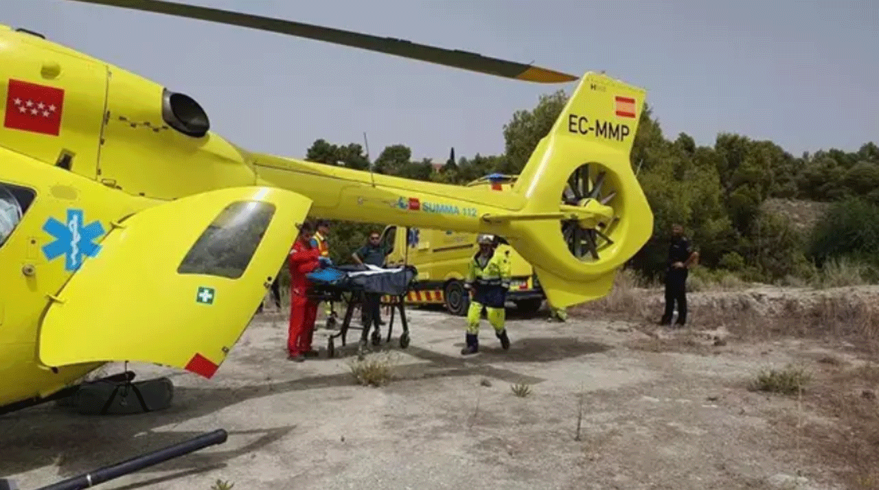 Imagen de la participación del helicóptero del SUMMA 112 en el traslado del accidentado al hospital