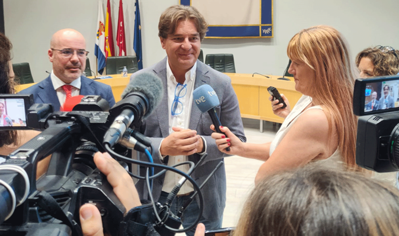 El alcalde de Fuenlabrada junto con el delegado del Gobierno tras la Junta de Seguridad Local