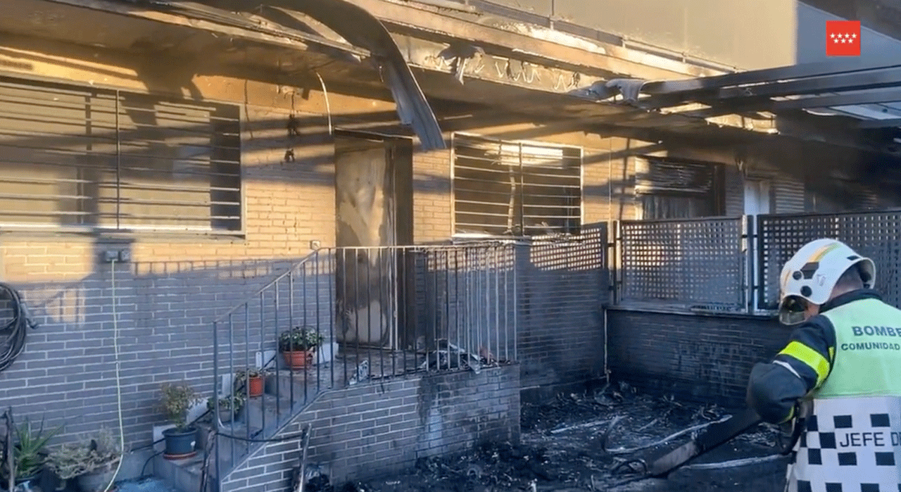 Imagen de la vivienda tras el incendio de una pérgola