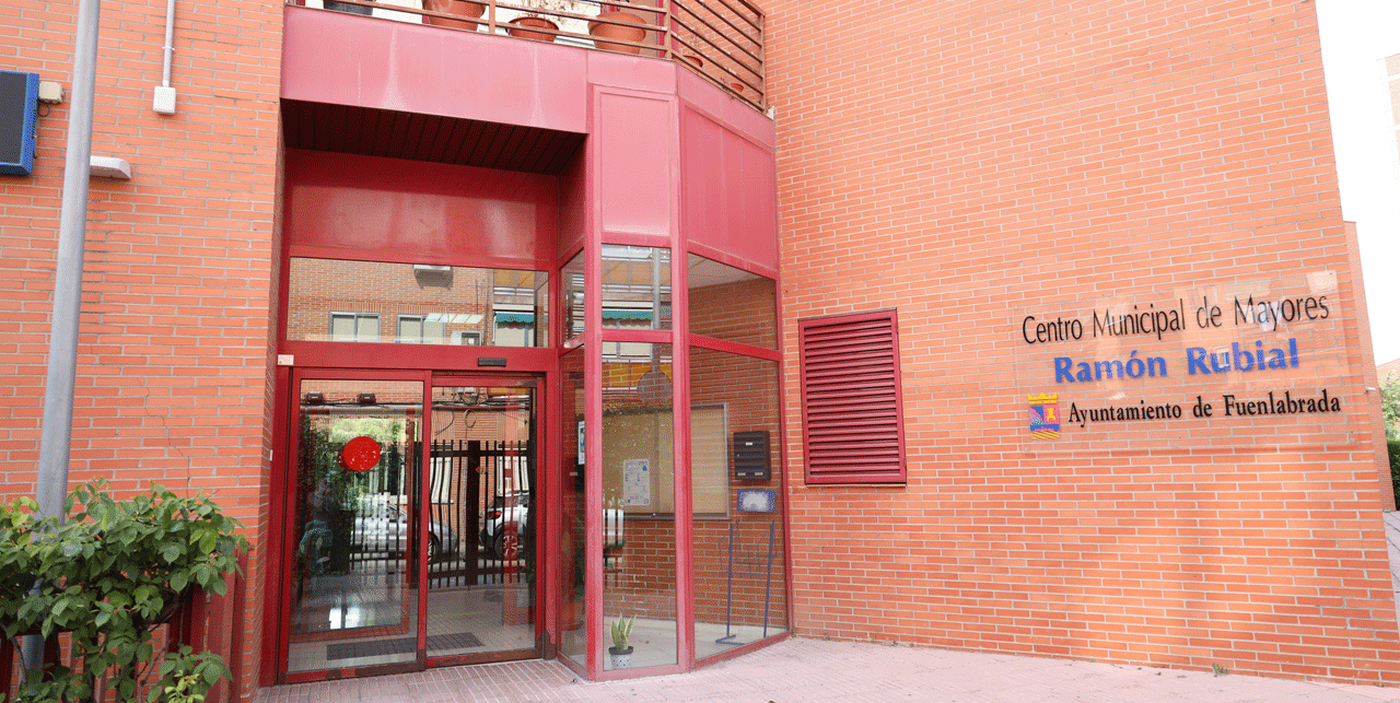 Fachada del Centro de Mayores Ramón Rubial de Fuenlabrada
