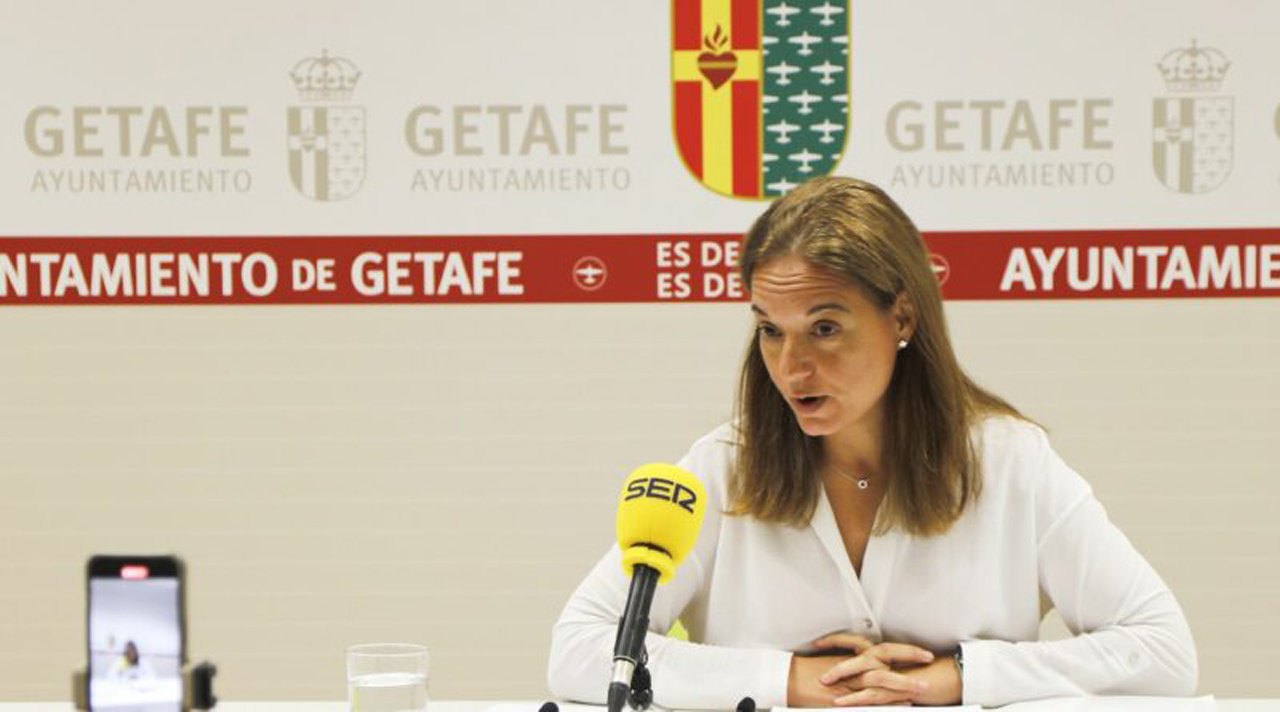 Imagen de la alcaldesa de Getafe Sara Hernández en rueda de prensa
