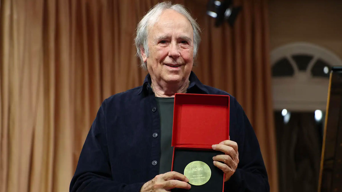 El cantautor catalán recibe la Medalla de Honor a su trayectoria profesional