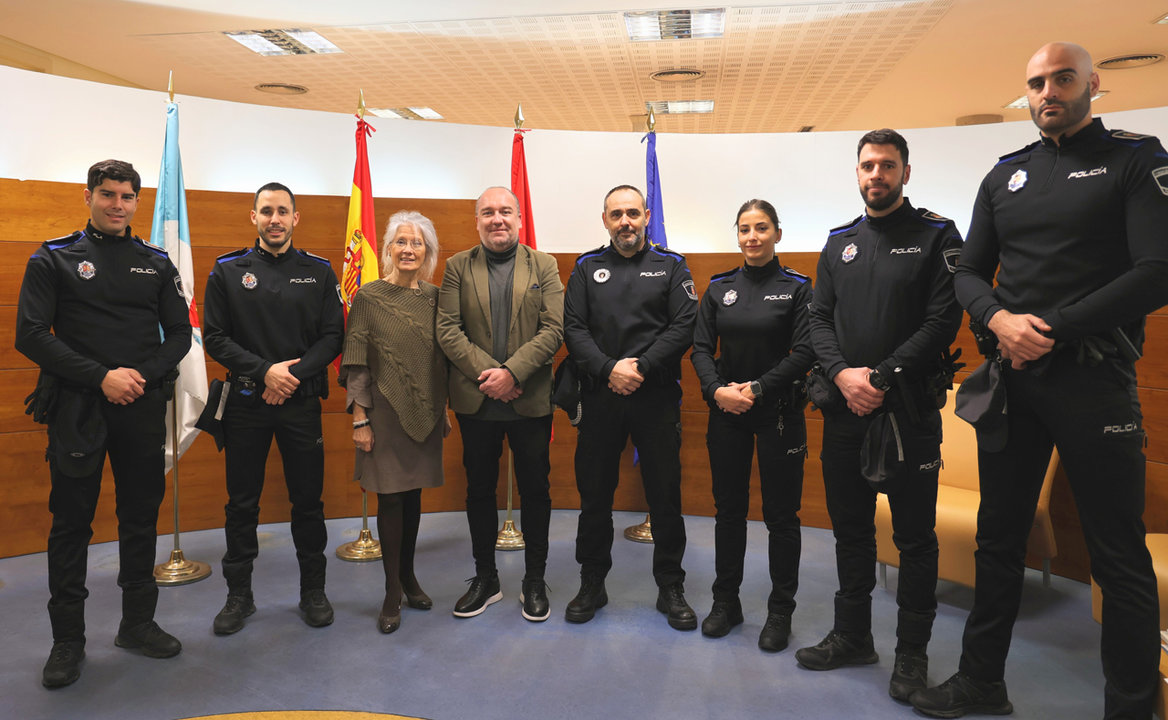 El alcalde de Arroyomolinos con los nuevos agentes de Policía Local