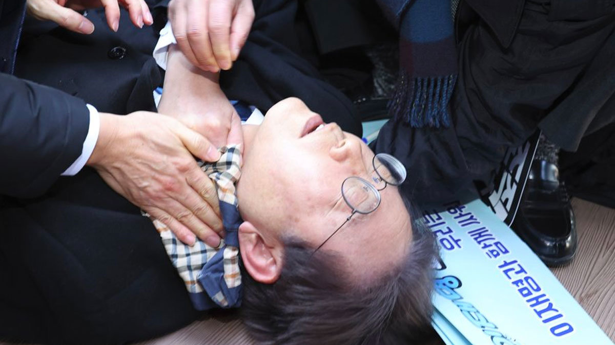 Lee Jae Myung, líder de la oposición de Corea del Sur, atacado en una visita en Busan