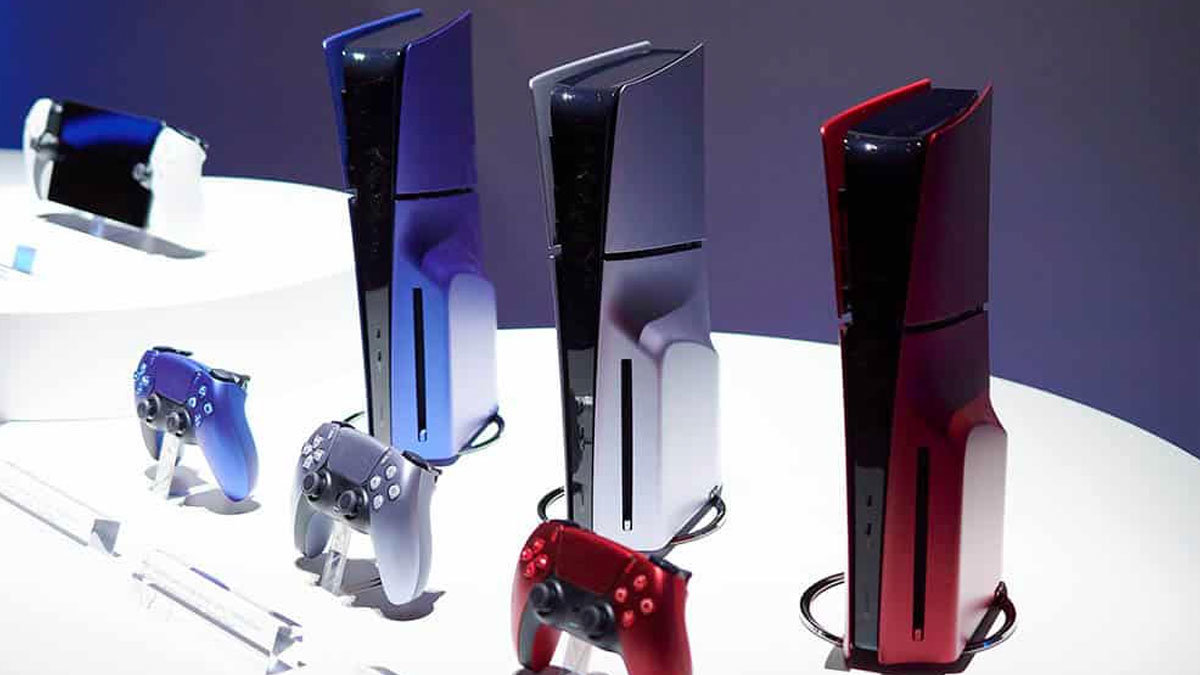 La PlayStation 5 Slim tendrá disponible tres carcasas de colores diferentes: azul, plateado y rojo