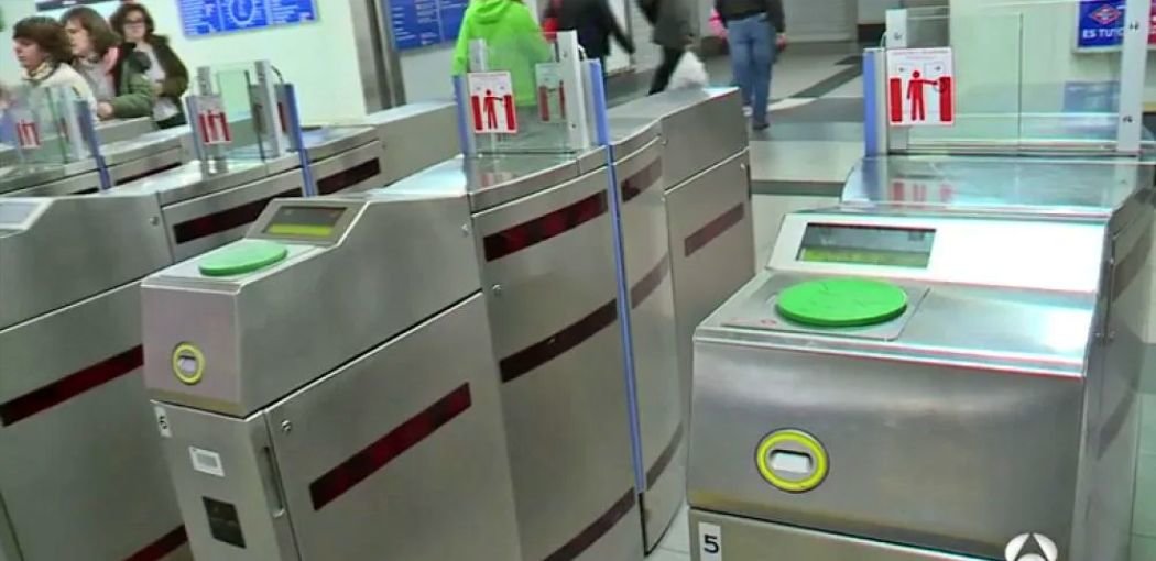 El pago del metro con tarjeta bancaria se realizará desde los tornos