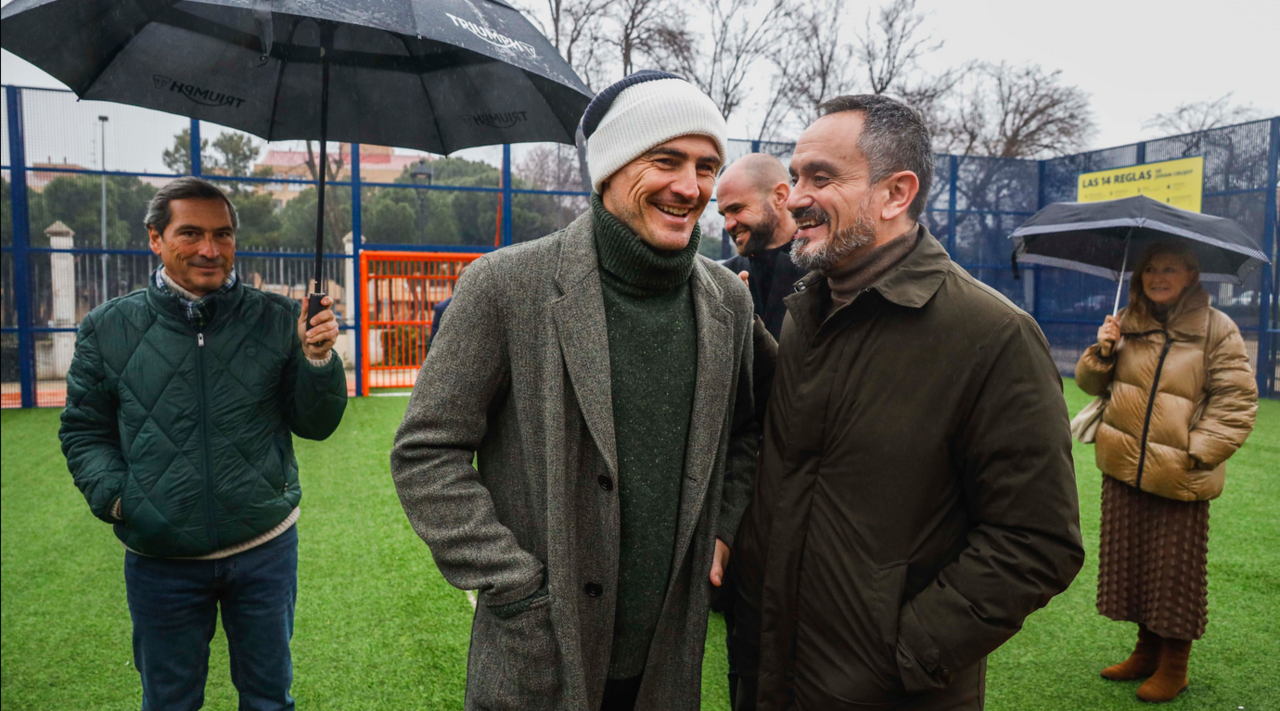Imagen del alcalde de Móstoles con Iker Casillas