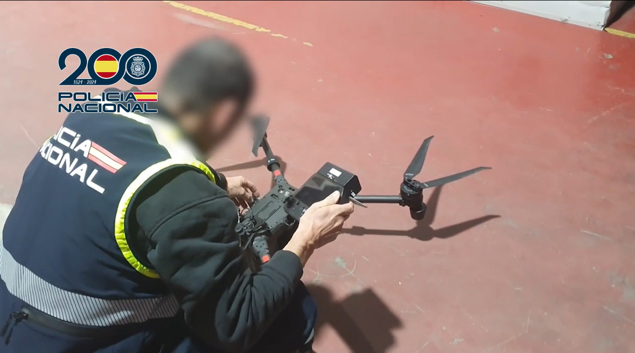 Momento de la intervención de uno de los drones a cargo de Policía Nacional