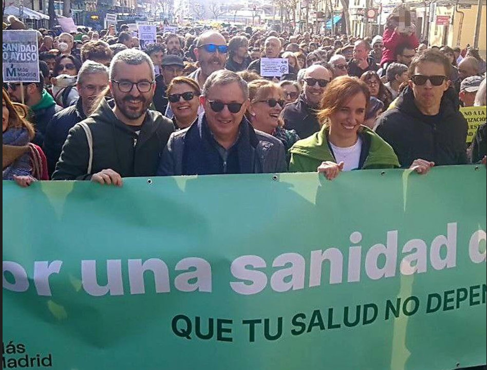 Imagen de una manifestación con el portavoz de Más Madrid Fuenlabrada Juan José Jurado,  en el centro de la imagen