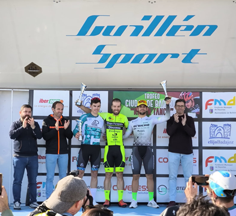 Imagen del podio del  Trofeo Ciudad de Badajoz Ruben Tanco con José Carlos López que ocupó el tercer puesto.