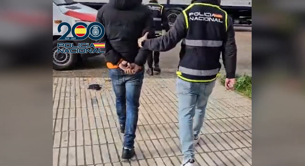Momento de la detenci&oacute;n de uno de los detenidos