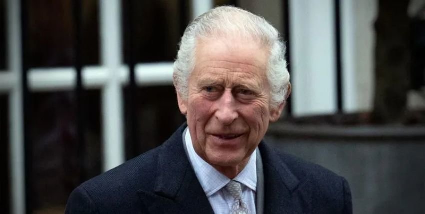 Carlos III abandona sus obligaciones públicas para tratarse de un cáncer