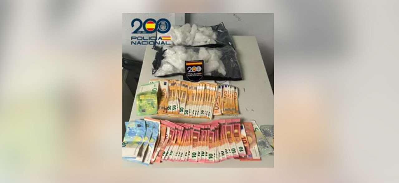 Dinero y estupefacientes incautados por Policía Nacional a los presuntos traficantes detenidos en Carabanchel