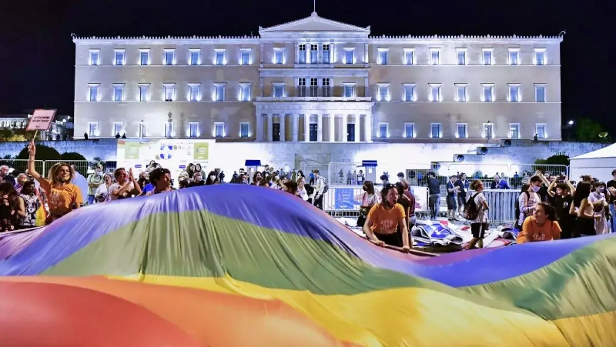 La comunidad LGTBI en Grecia celebra la aprobaci&oacute;n del matrimonio homosexual