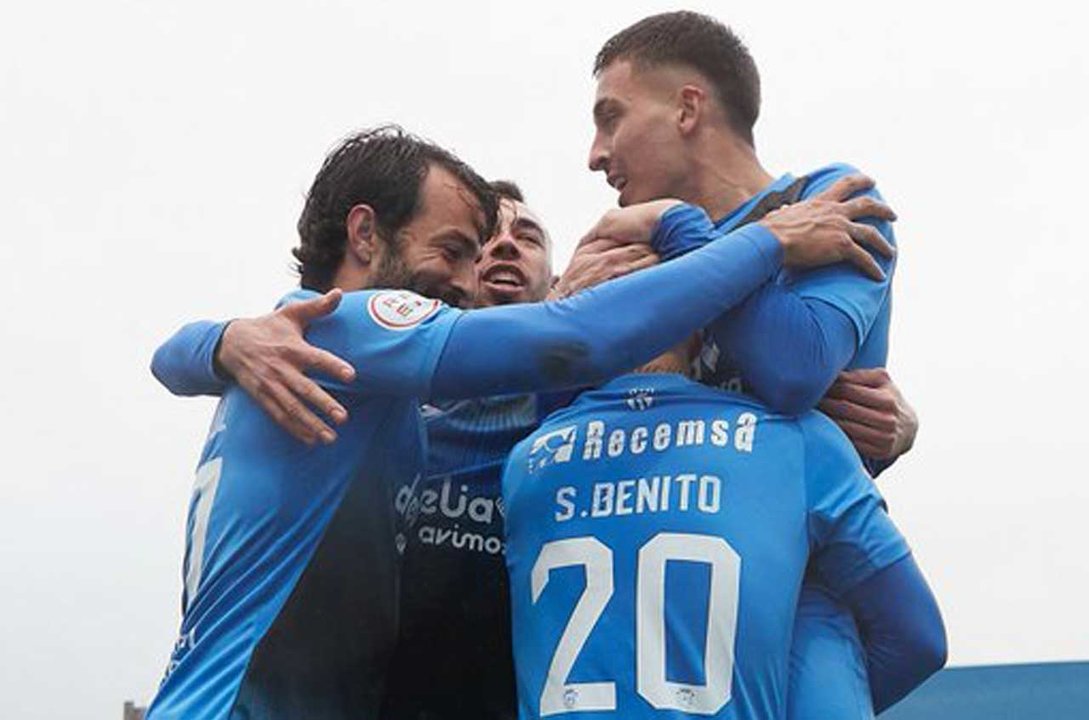 Celebración del gol de Sergio Benito, que ponía el 2-1 en el marcador | CF Fuenlabrada