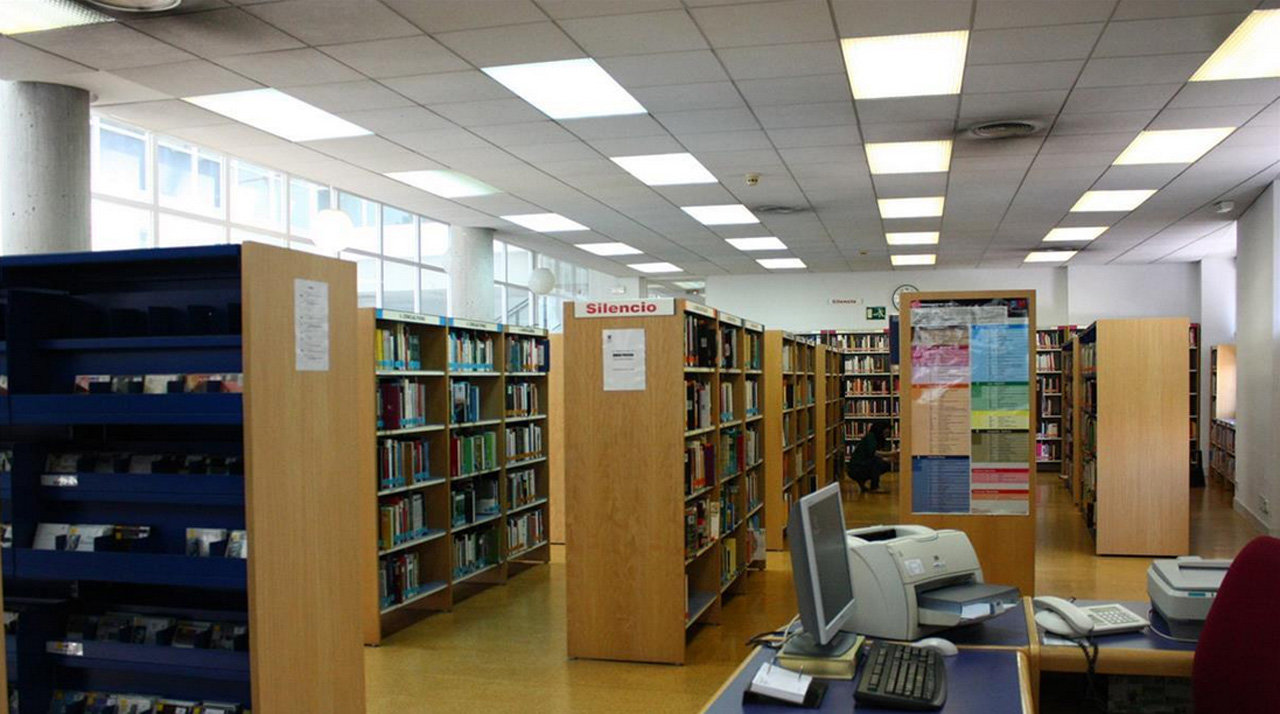 Imagen de una de las bibliotecas de Móstoles.